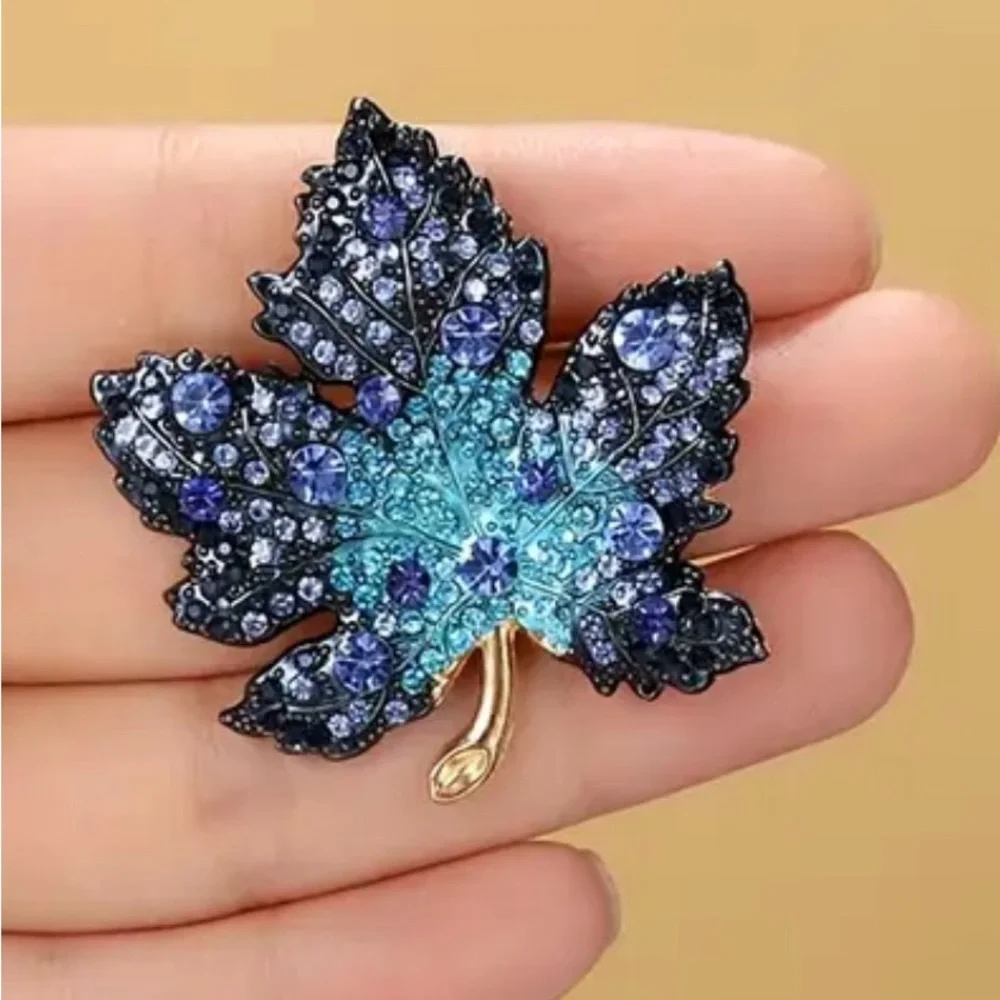 NWOT - Vibrant Blue Rhinestone Maple Leaf Brooch - Picture 1 of 5